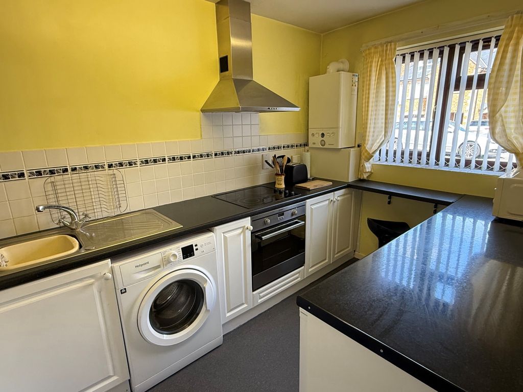 Property photo 3 of 7 Kitchen