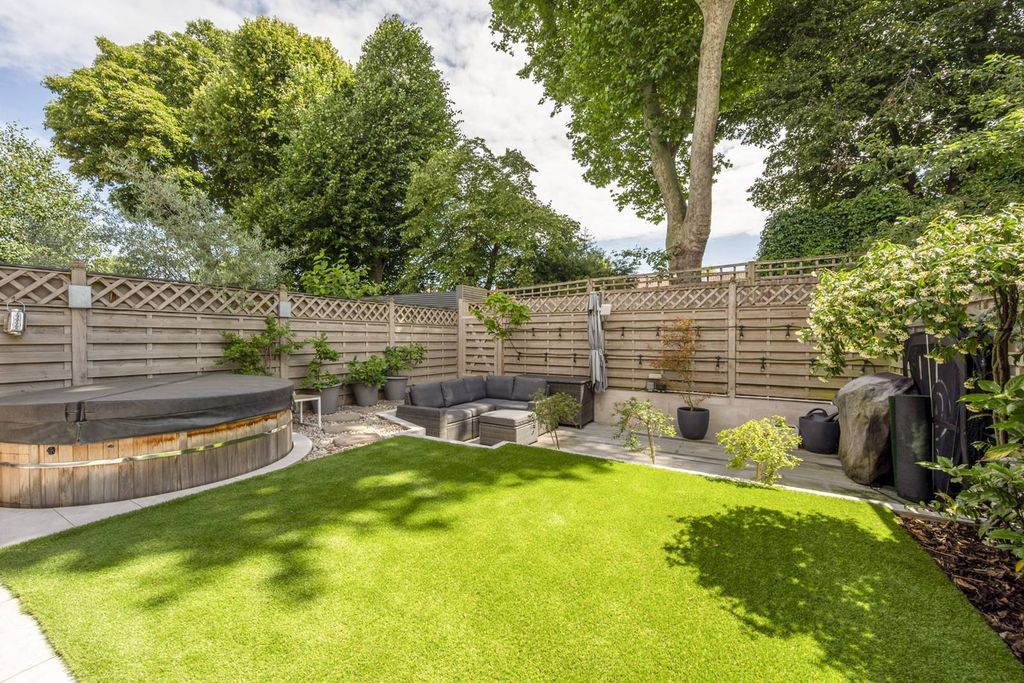 Property photo 3 of 32