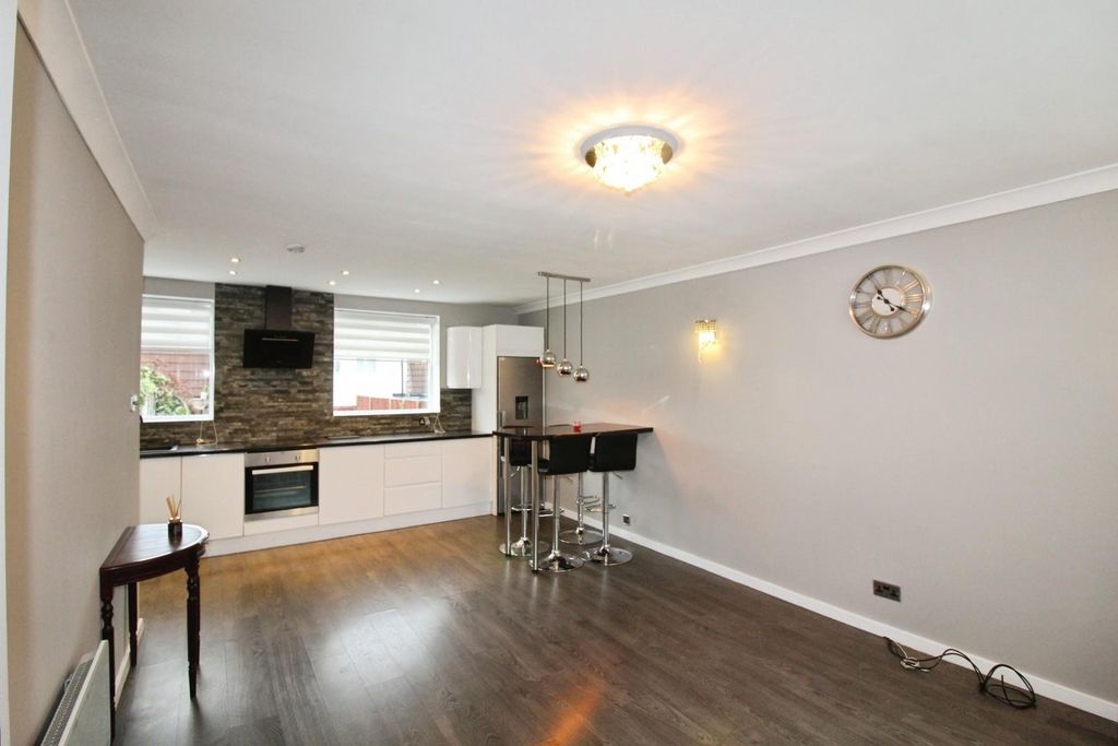 Property photo 2 of 16 Open-Plan Living