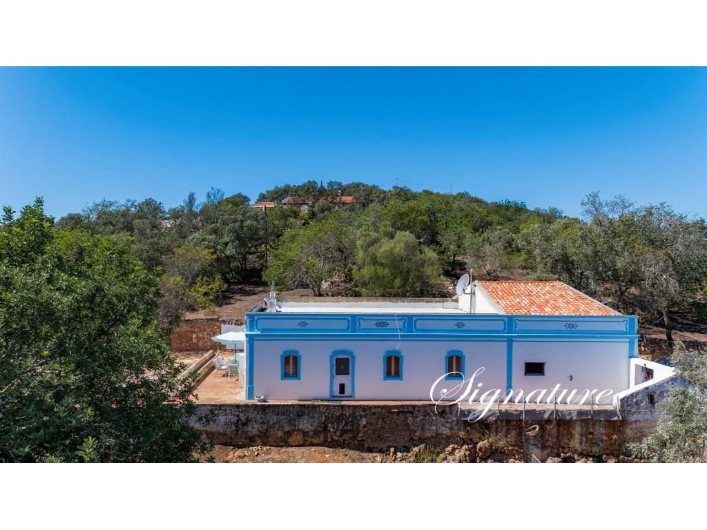 Property photo 1 of 50 A Captivating Quinta For A Renovation Project In The Outskirt Of Santa Barbara De Nexe