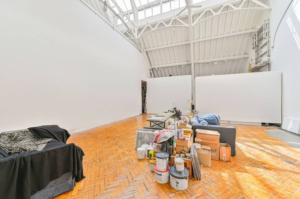 Property photo 1 of 31