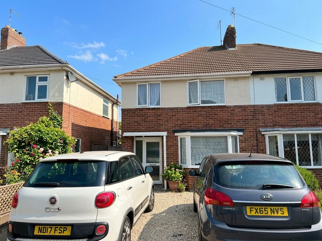 Property photo 1 of 8 Hollydene Crescent, Earl Shilton