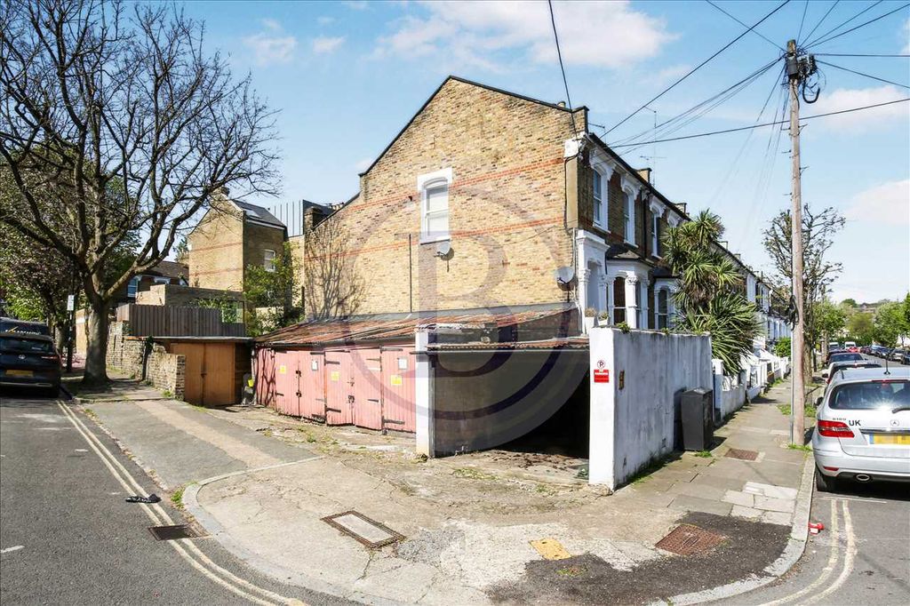 Property photo 2 of 33