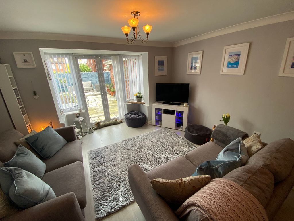 Property photo 3 of 14 Living Room