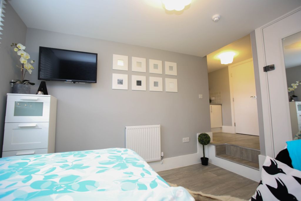 Property photo 2 of 14 4430011