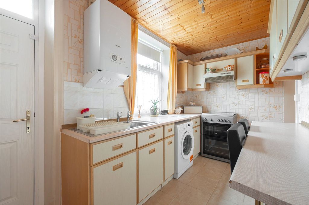 Property photo 3 of 18 Kitchen