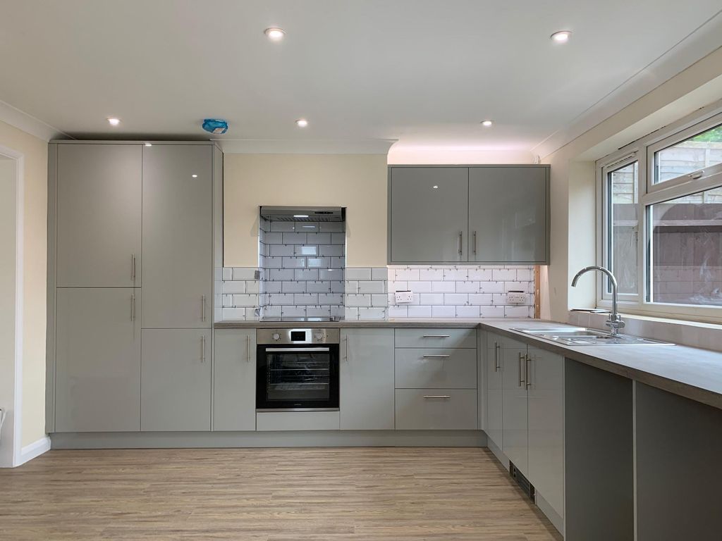 Property photo 1 of 8 Kitchen
