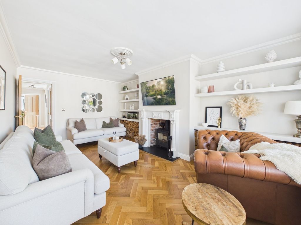 Property photo 3 of 25