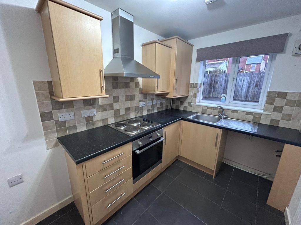 Property photo 3 of 14 Kitchen