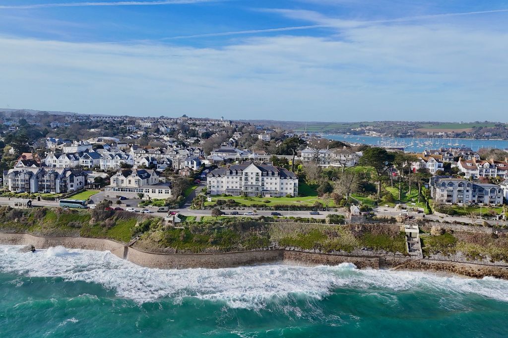 Property photo 2 of 13