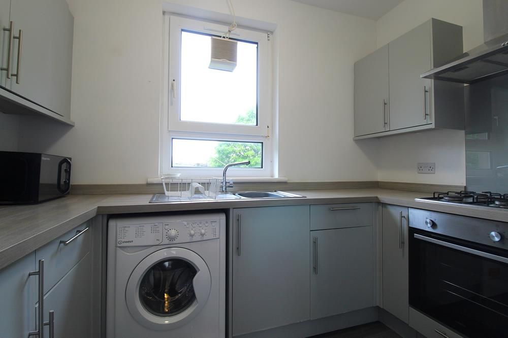 Property photo 3 of 10 Kitchen