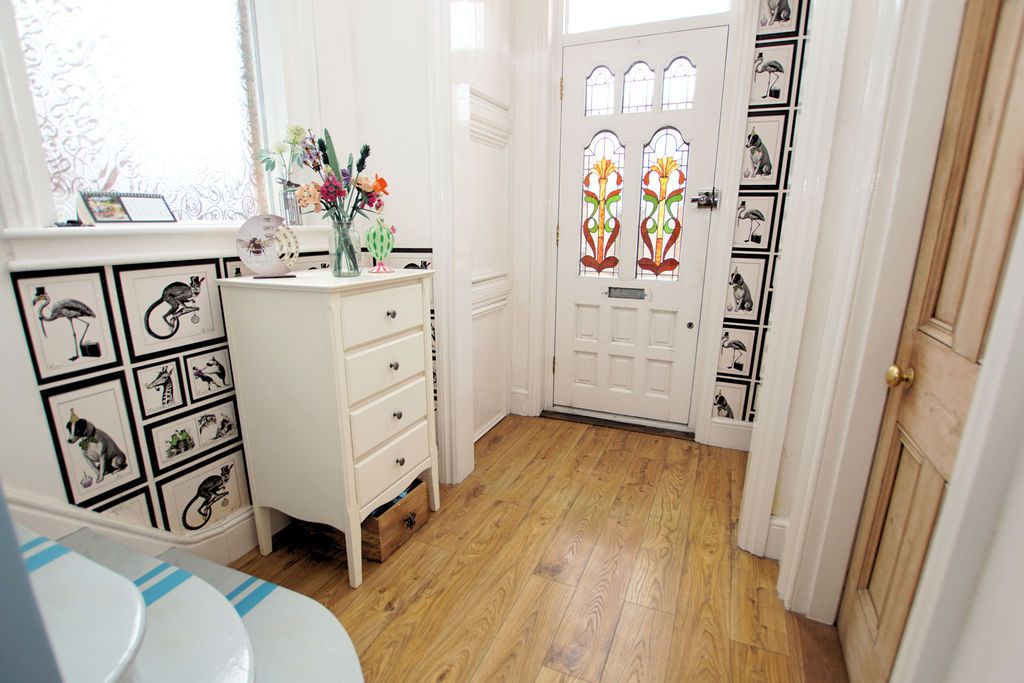 Property photo 3 of 25 Entrance Hall