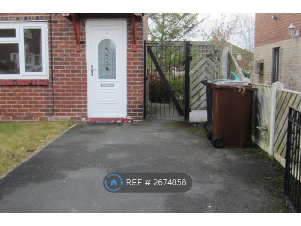 Property photo 2 of 14 Driveway