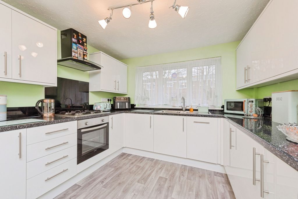 Property photo 3 of 18 Pbox-Img.Jpg