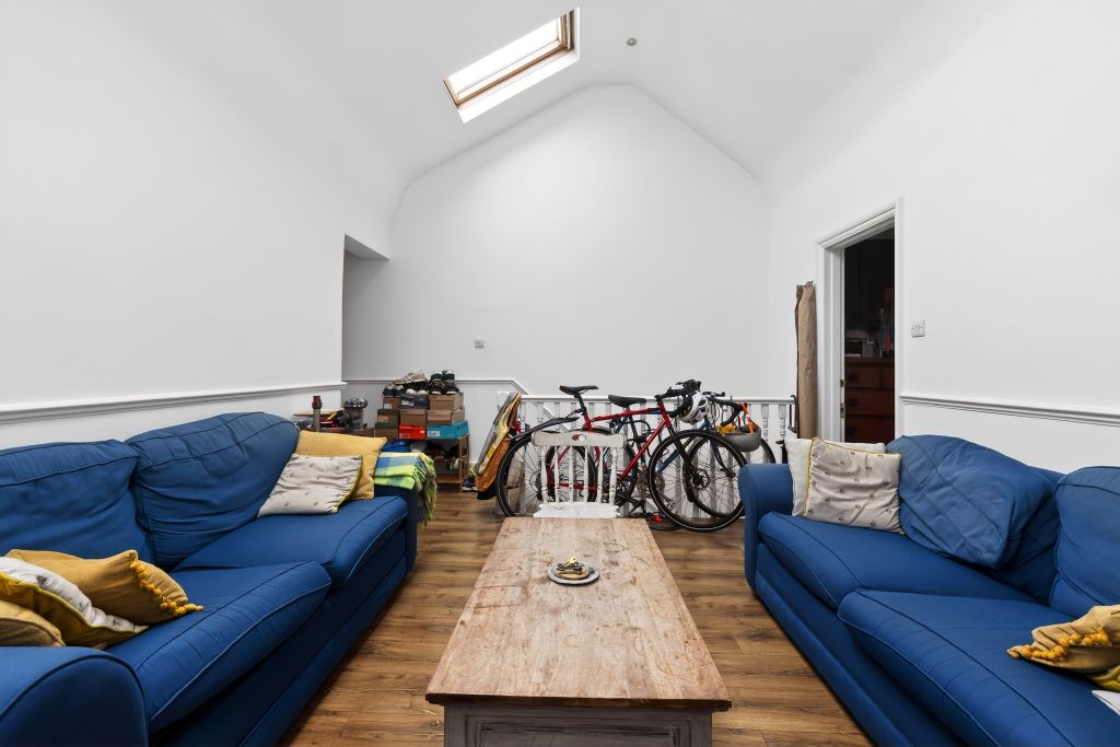 Property photo 2 of 20