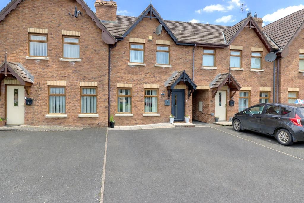 Property photo 1 of 18 Entrance