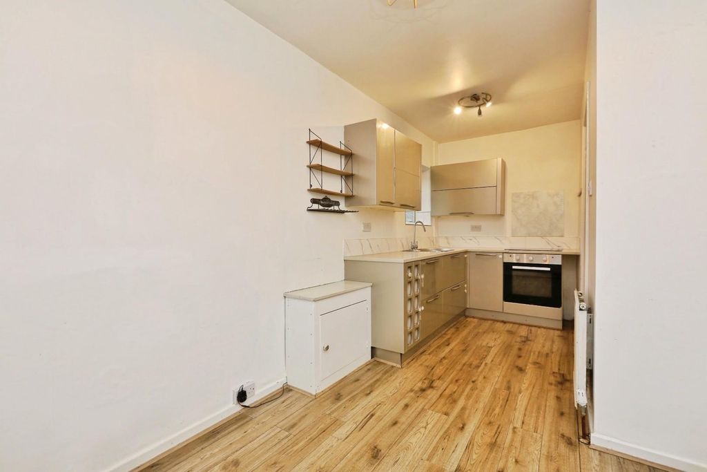 Property photo 3 of 16 Dining Kitchen