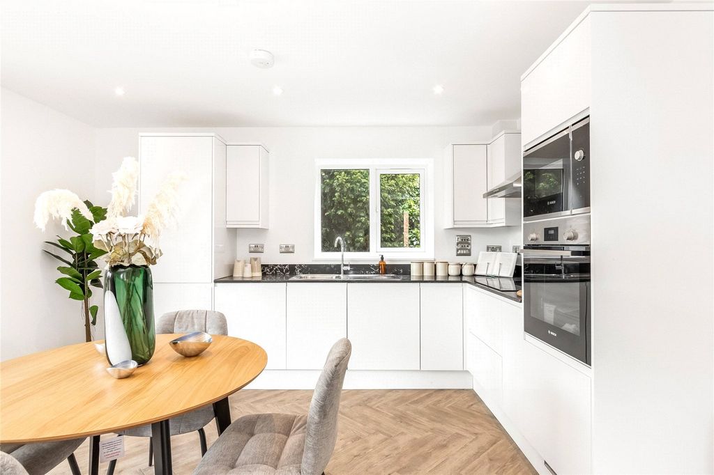 Property photo 2 of 11 Picture No. 74