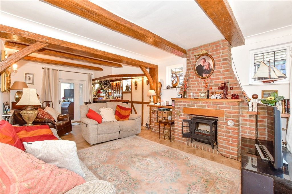 Property photo 2 of 17 Lounge