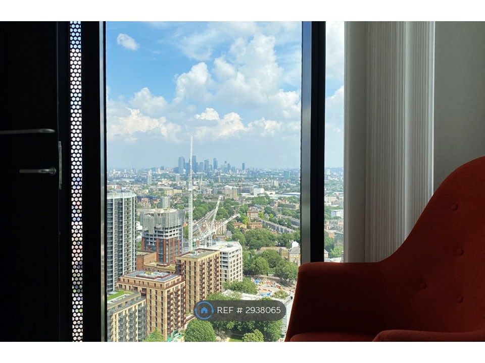 Property photo 2 of 7 Spectacular View Towards Canary Wharf