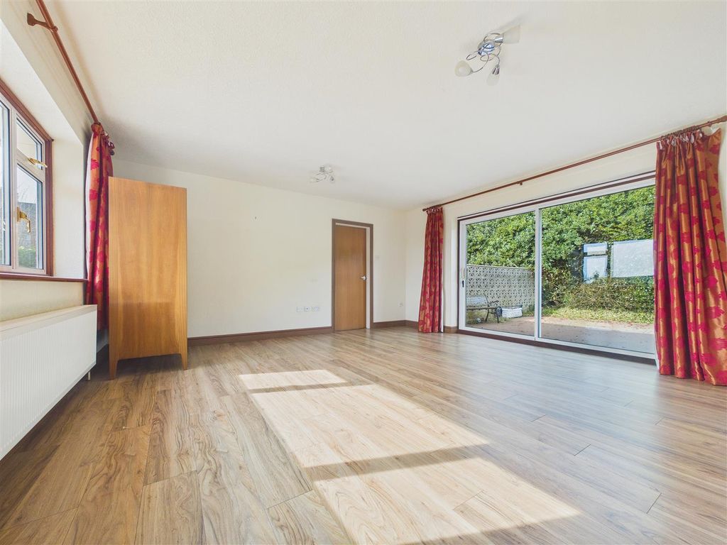 Property photo 2 of 11 Cam01407G0-Pr0138-Still008.Jpg