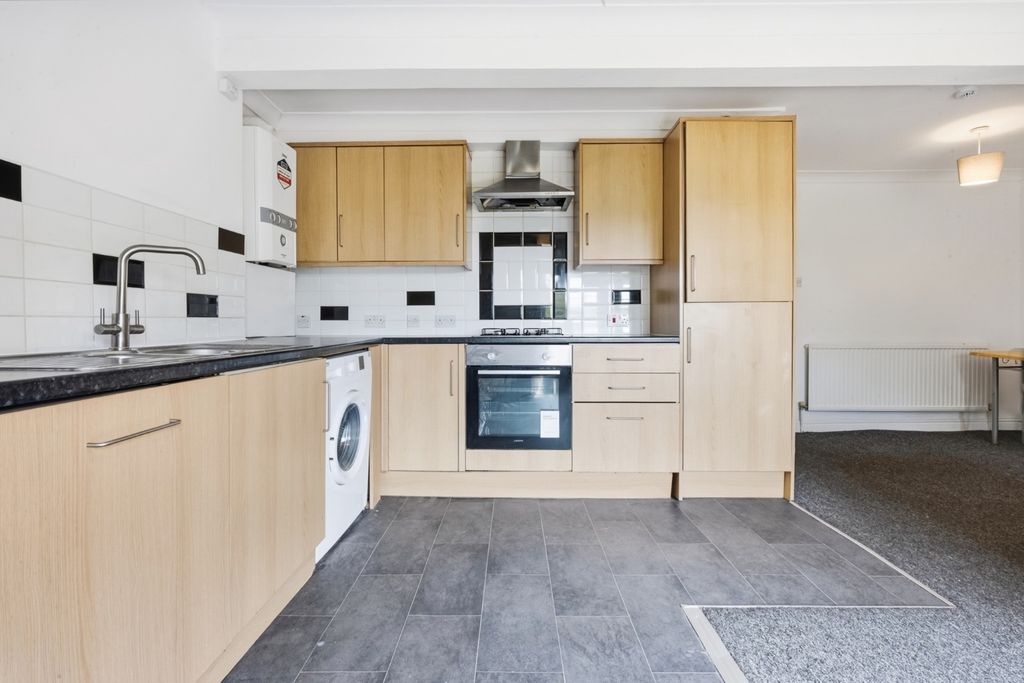 Property photo 2 of 15 5287192