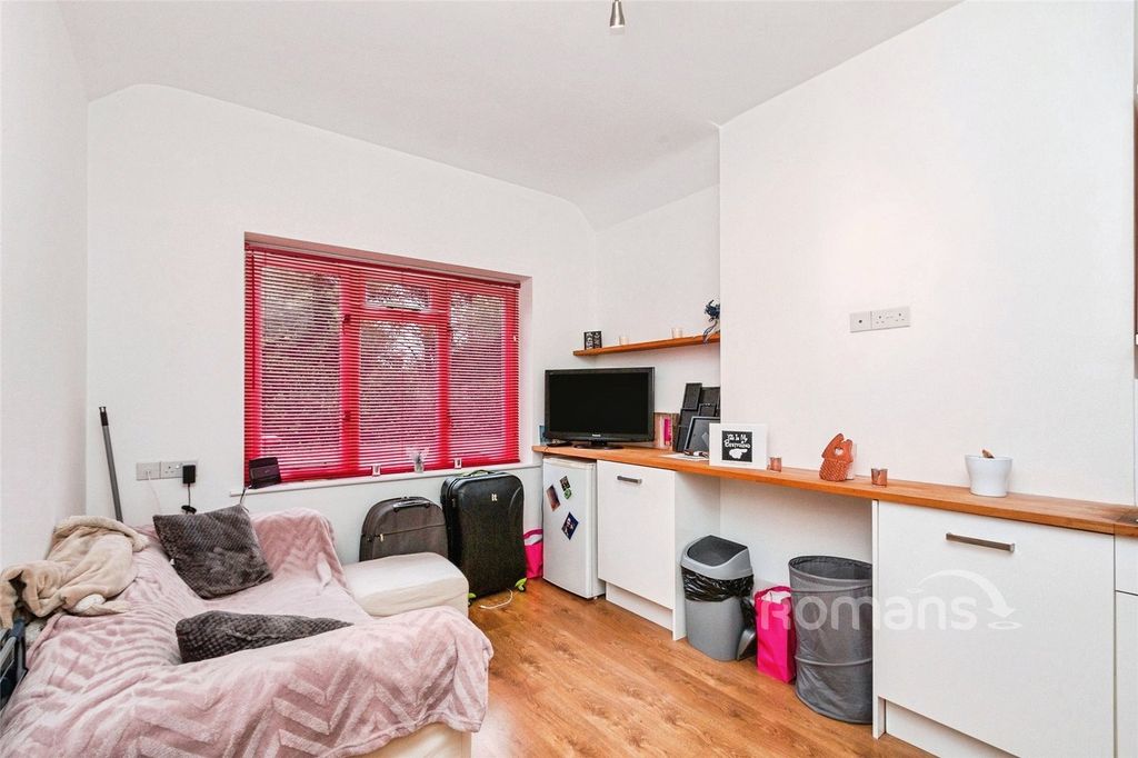 Property photo 3 of 8 Picture No. 13