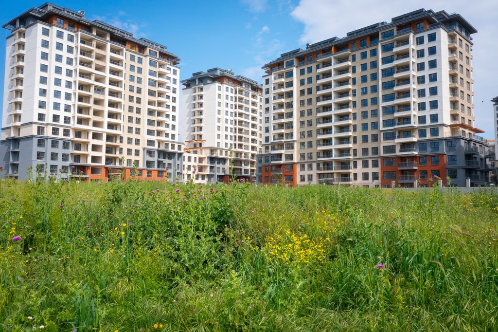 Property photo 2 of 14 Istanbul Property For Sale Beylikduzu West Marina - Vast Communal Gardens