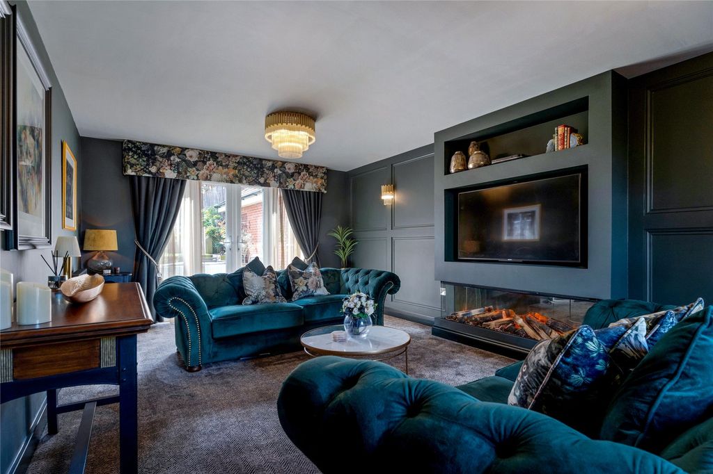 Property photo 3 of 14 Sitting Room