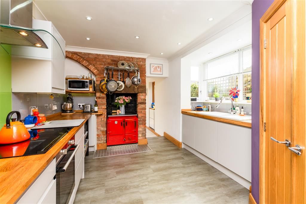 Property photo 3 of 16 Kitchen