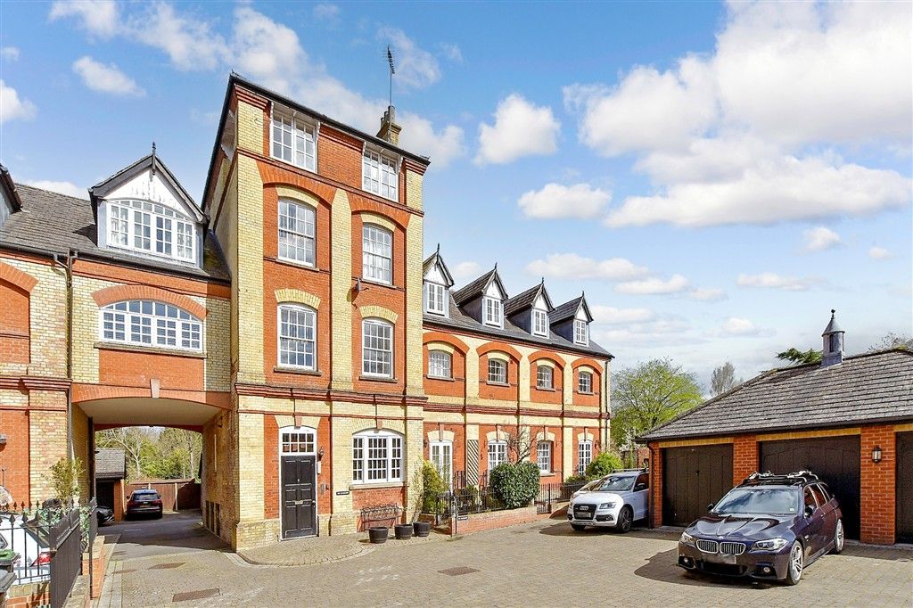 Property photo 1 of 14 Front.