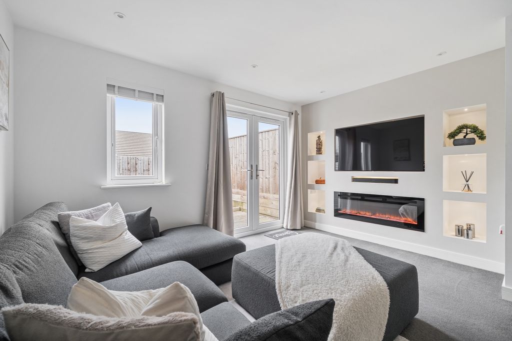 Property photo 1 of 18 1401536-17-696E595770524