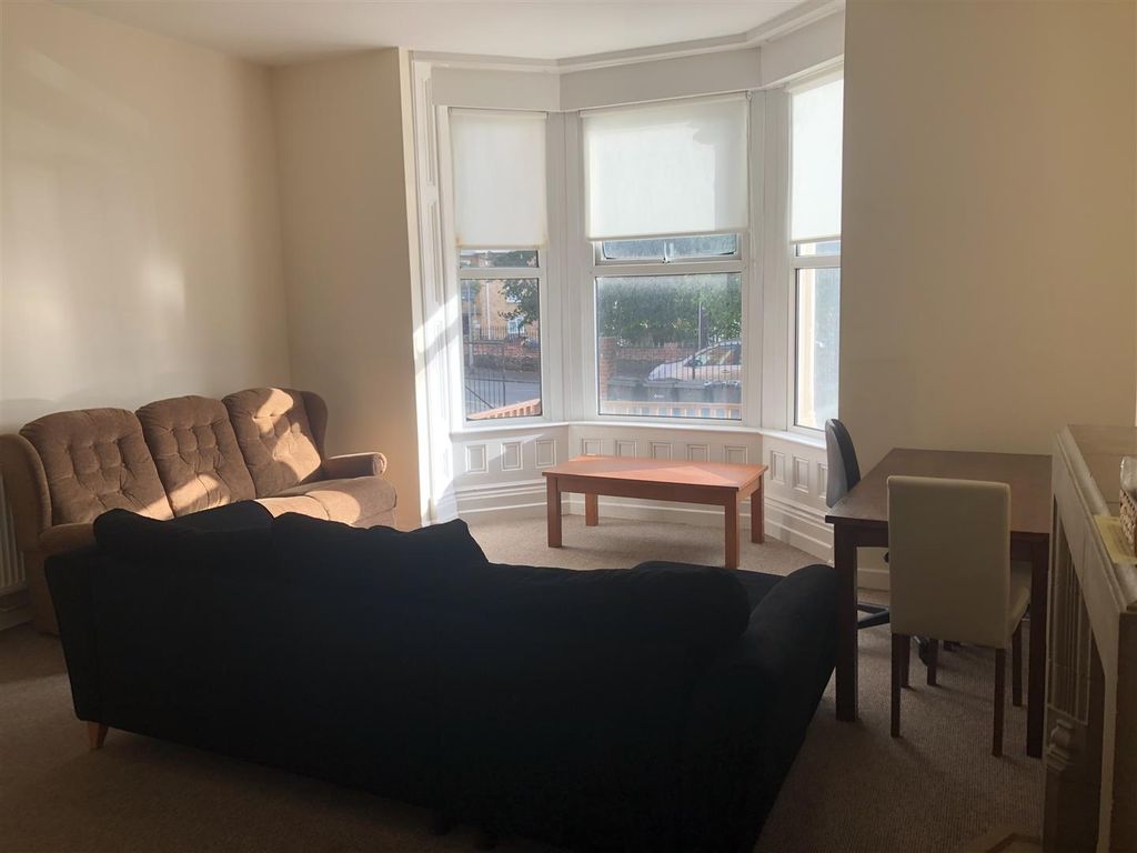 Property photo 3 of 6 1 York l.Jpg