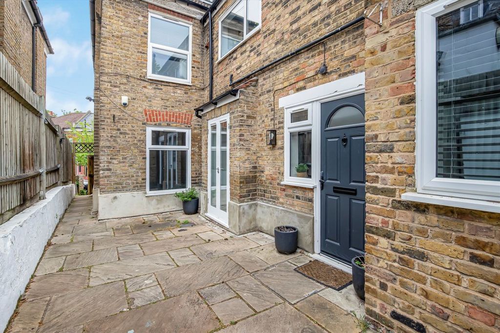 Property photo 1 of 8