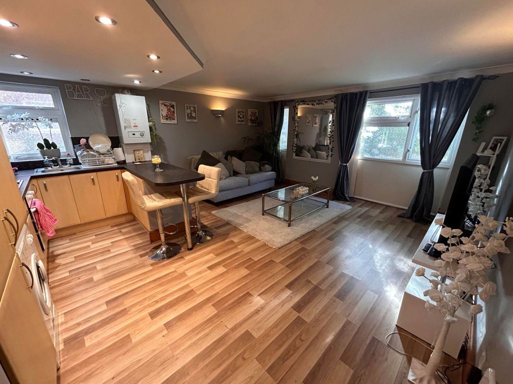 Property photo 3 of 9