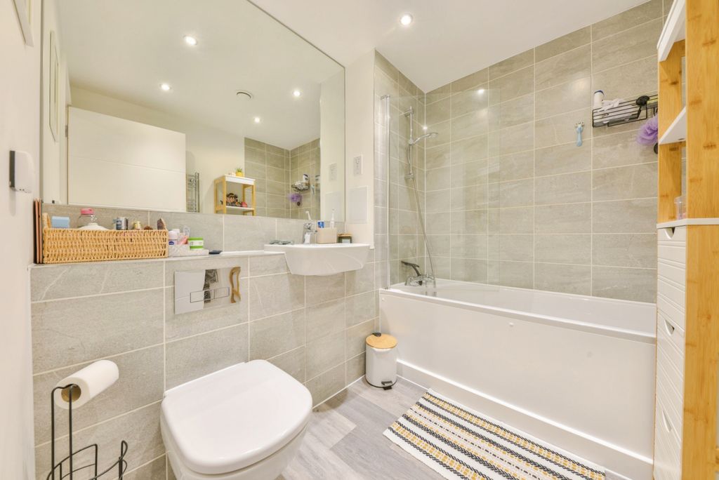 Additional image 17 of 2 bed flat for saleTown Centre, Hatfield AL10