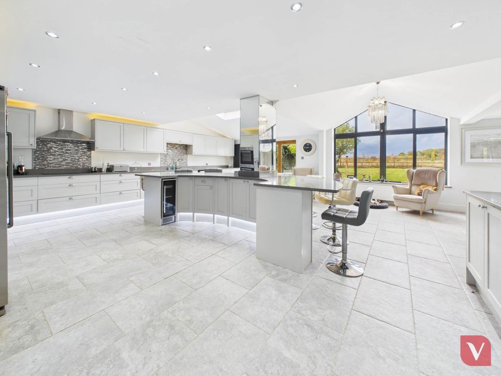 Property photo 2 of 33