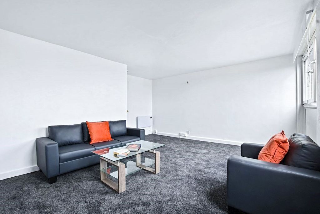 Property photo 3 of 19 Picture No. 02