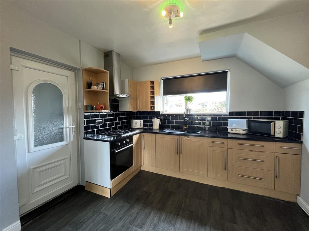 Property photo 3 of 23 Kitchen