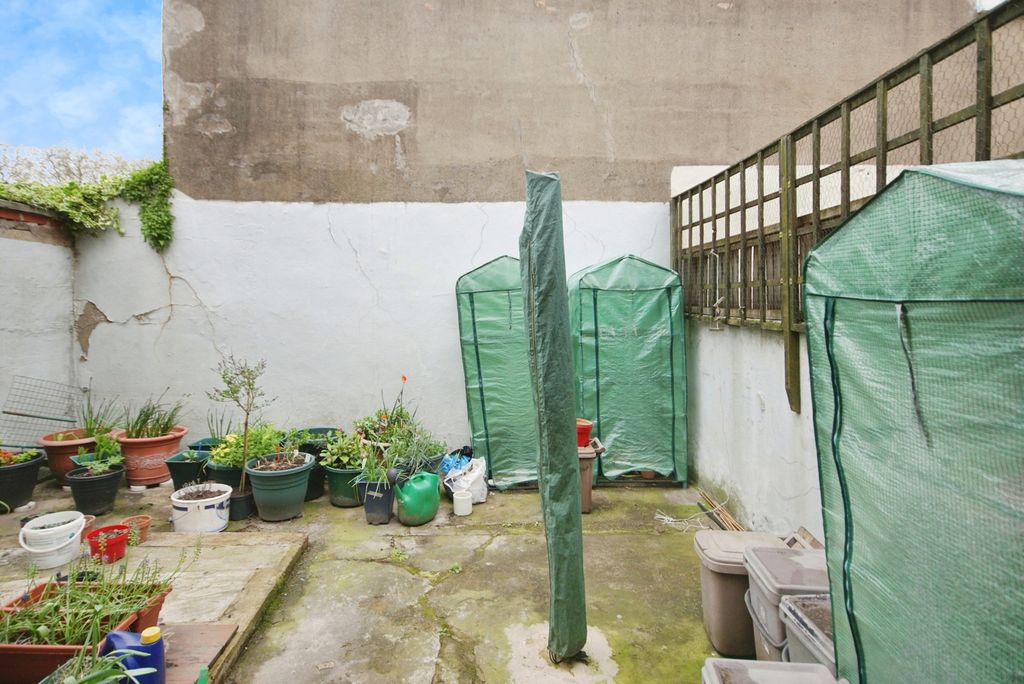 Property photo 3 of 17 Photo
