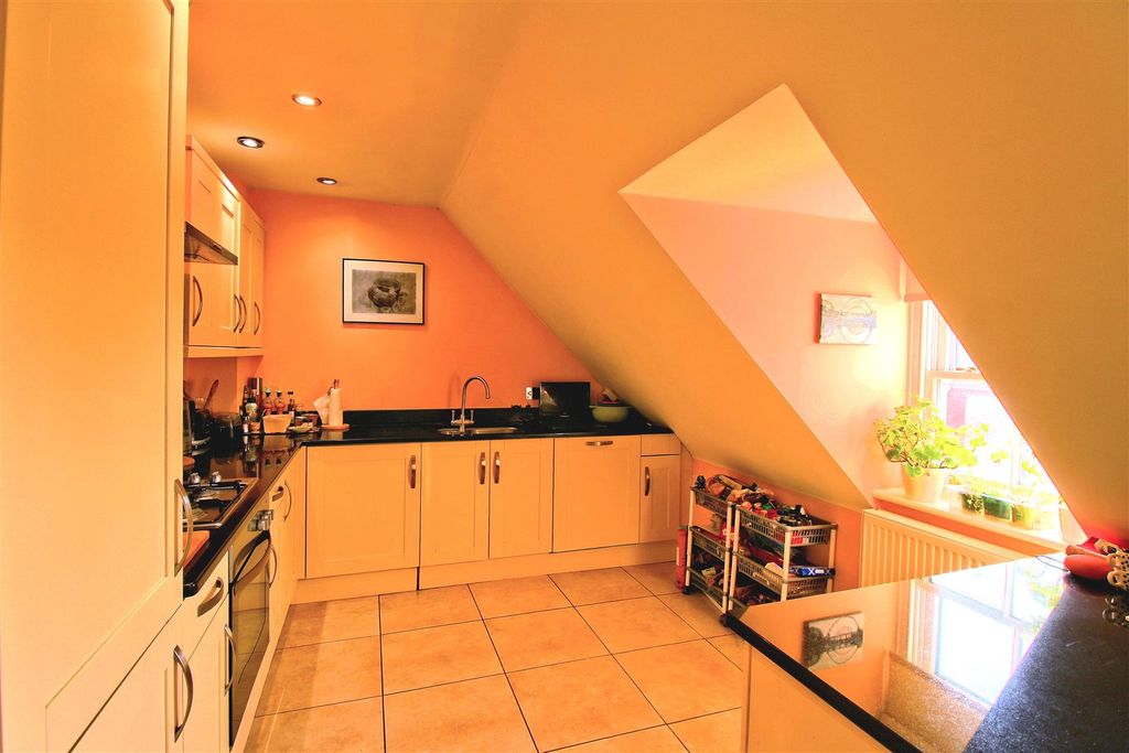 Property photo 3 of 17 Kitchen