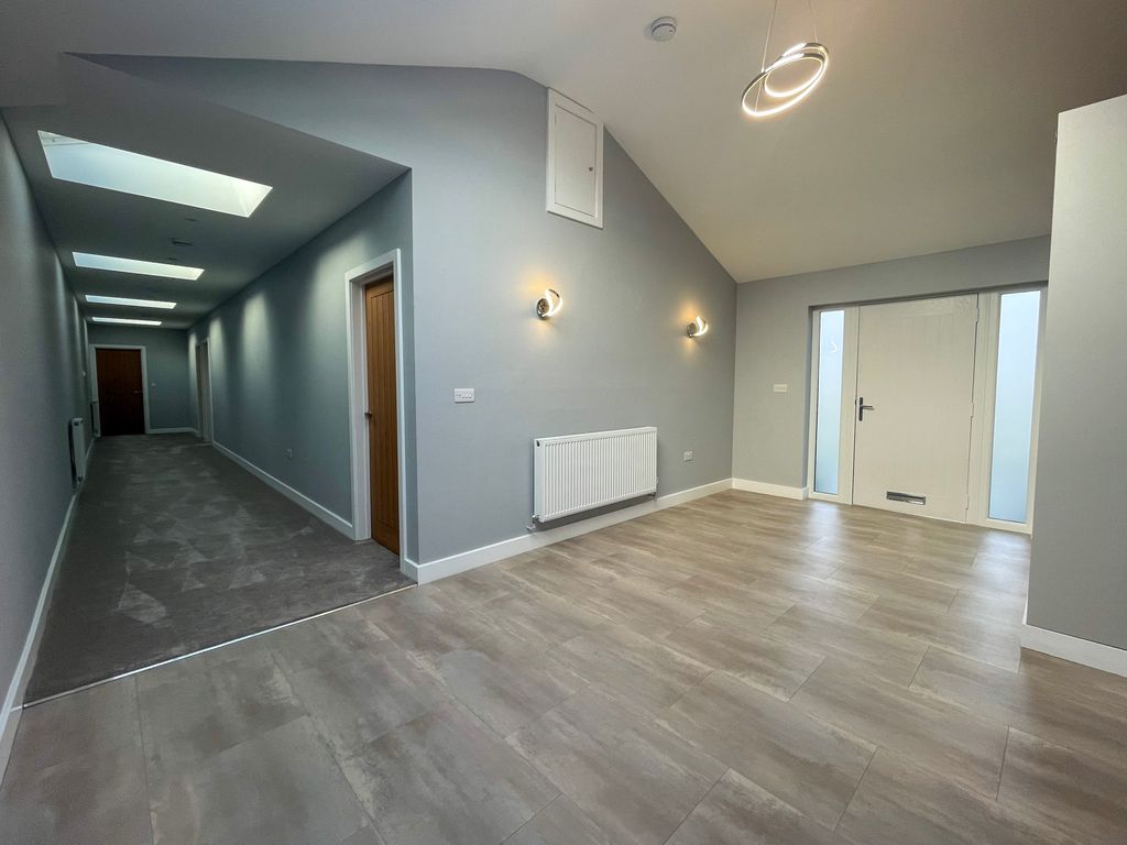 Property photo 3 of 33