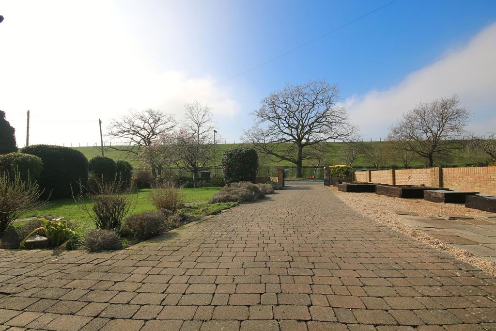 Property photo 2 of 16 Front3 (6).Jpg