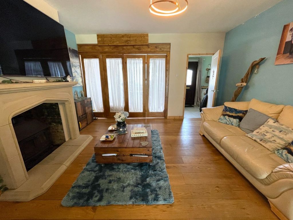 Property photo 3 of 17 Living Room.Jpg