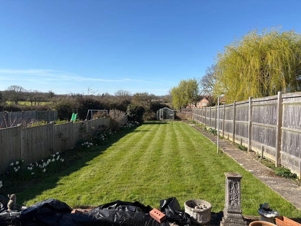 Property photo 3 of 17 Garden 2