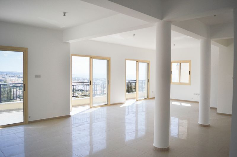 Property photo 3 of 19 Spacious Living...