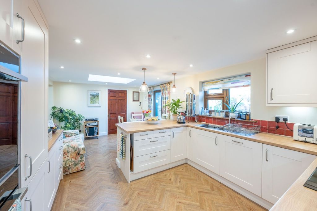 Property photo 2 of 25