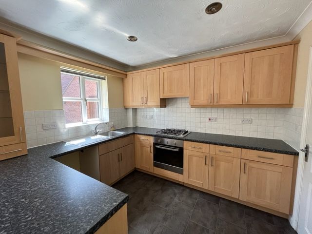 Property photo 3 of 9 Kitchen