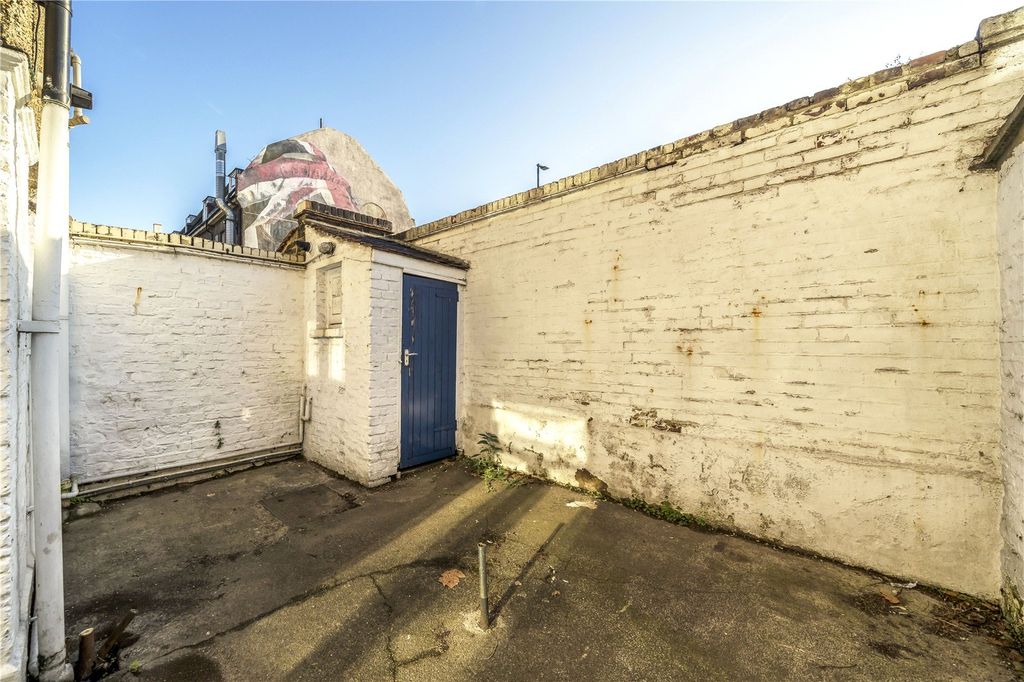 Property photo 3 of 8 Picture No. 09