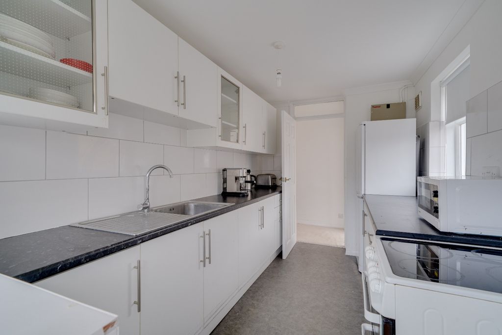 Property photo 3 of 9 4243383